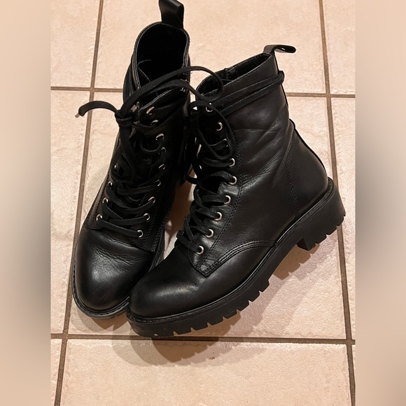 Steve Madden Grid Leather Upper - Picture 3 of 4